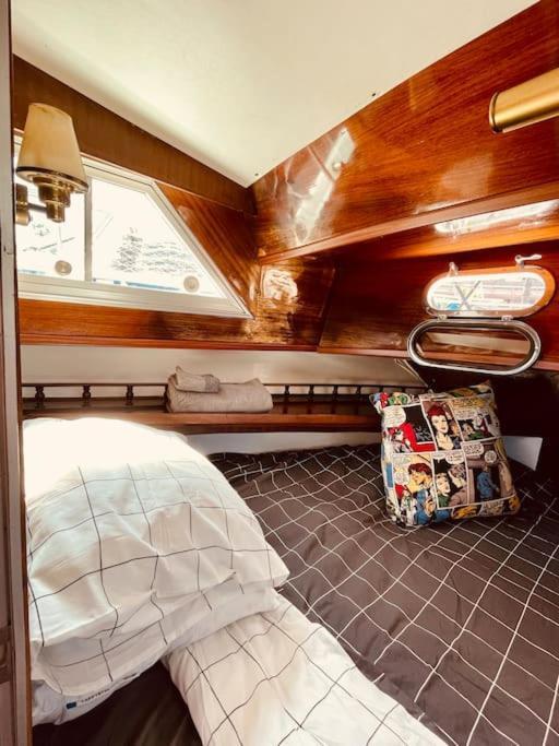 Vintage Classic 70S Boat! Hotel Sant Adria de Besos Bagian luar foto