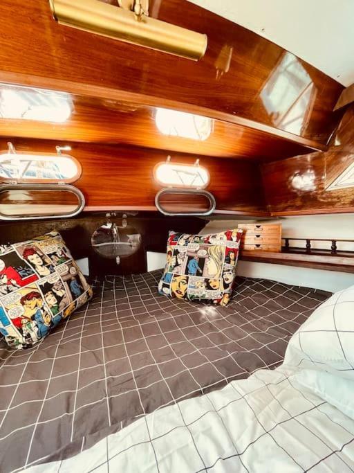 Vintage Classic 70S Boat! Hotel Sant Adria de Besos Bagian luar foto
