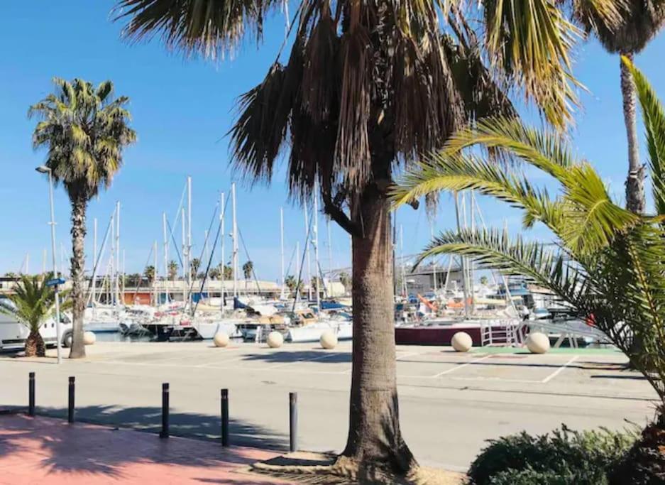Vintage Classic 70S Boat! Hotel Sant Adria de Besos Bagian luar foto