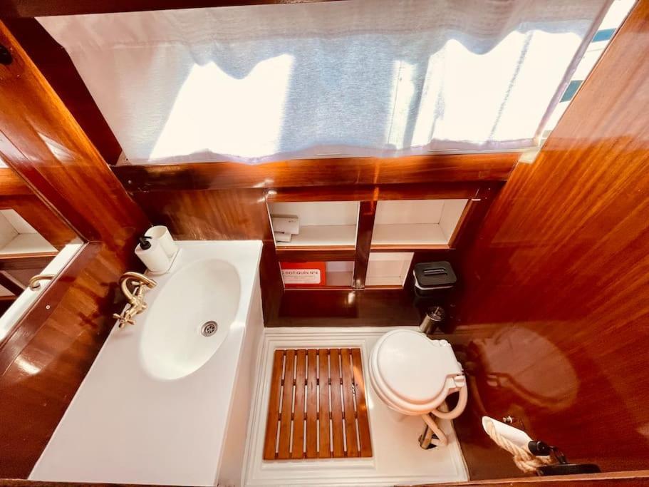 Vintage Classic 70S Boat! Hotel Sant Adria de Besos Bagian luar foto