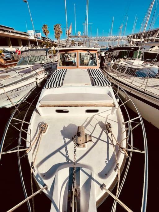 Vintage Classic 70S Boat! Hotel Sant Adria de Besos Bagian luar foto