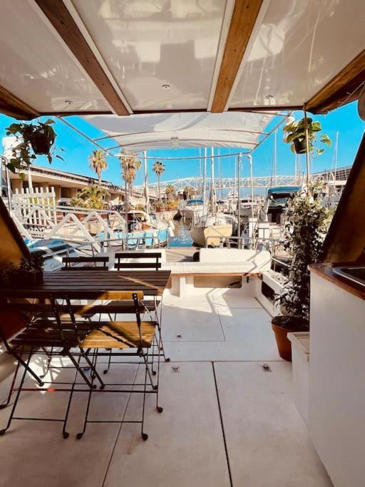 Vintage Classic 70S Boat! Hotel Sant Adria de Besos Bagian luar foto