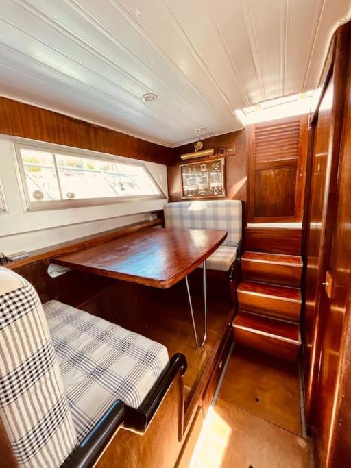 Vintage Classic 70S Boat! Hotel Sant Adria de Besos Bagian luar foto