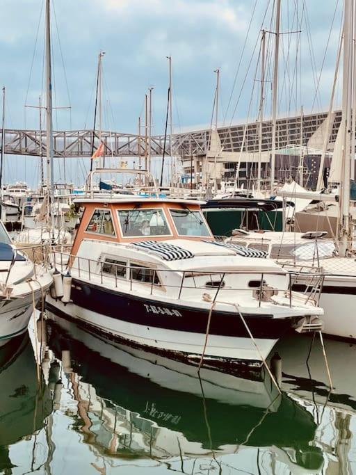 Vintage Classic 70S Boat! Hotel Sant Adria de Besos Bagian luar foto