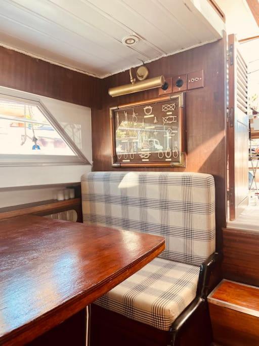 Vintage Classic 70S Boat! Hotel Sant Adria de Besos Bagian luar foto