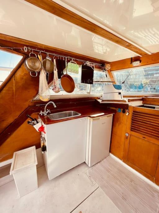 Vintage Classic 70S Boat! Hotel Sant Adria de Besos Bagian luar foto