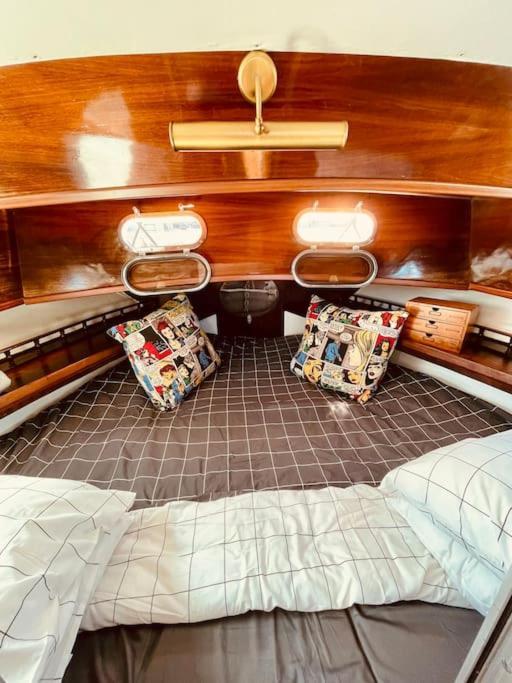 Vintage Classic 70S Boat! Hotel Sant Adria de Besos Bagian luar foto