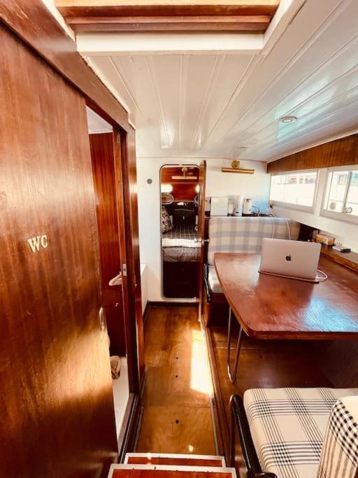 Vintage Classic 70S Boat! Hotel Sant Adria de Besos Bagian luar foto