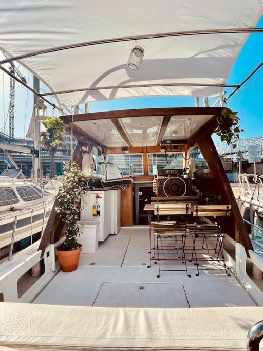 Vintage Classic 70S Boat! Hotel Sant Adria de Besos Bagian luar foto