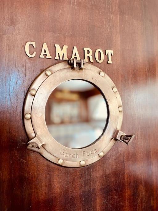 Vintage Classic 70S Boat! Hotel Sant Adria de Besos Bagian luar foto