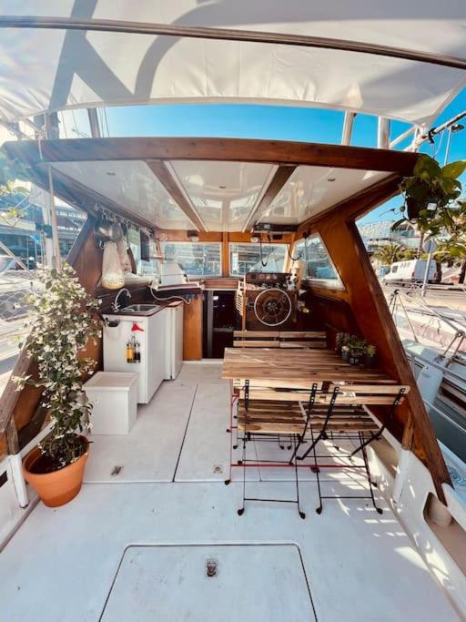 Vintage Classic 70S Boat! Hotel Sant Adria de Besos Bagian luar foto