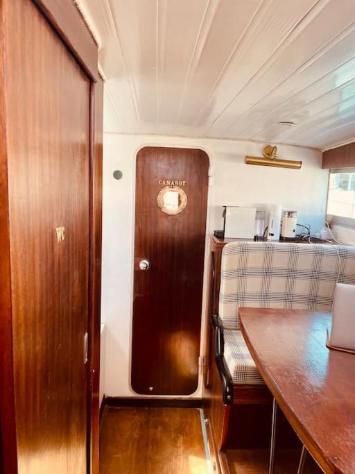 Vintage Classic 70S Boat! Hotel Sant Adria de Besos Bagian luar foto