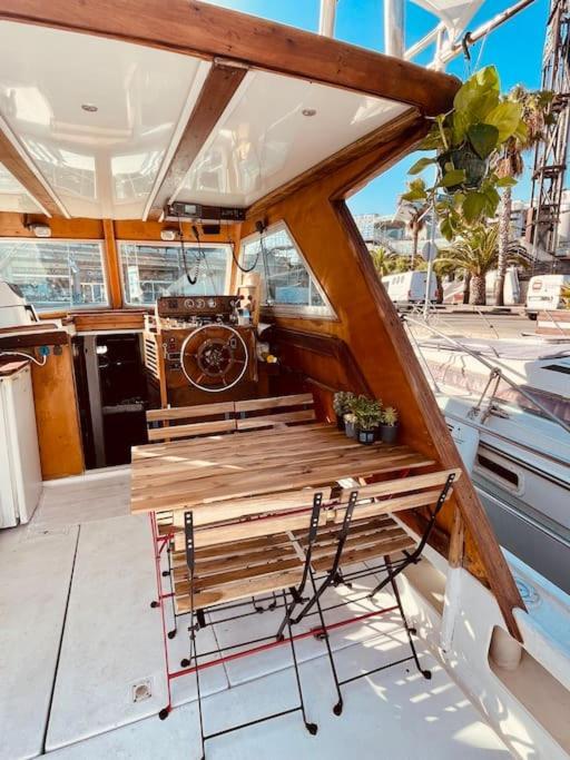 Vintage Classic 70S Boat! Hotel Sant Adria de Besos Bagian luar foto