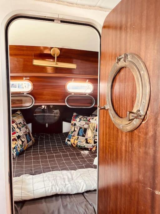 Vintage Classic 70S Boat! Hotel Sant Adria de Besos Bagian luar foto